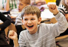 Veste bună : elevii primesc tichete de 500 lei cu care își pot cumpăra haine și rechizite