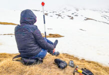 Salvamontiștii au intervenit pentru a recupera două femei de pe traseul Babele – Crucea Eroilor. Una dintre femei a rămas fără încălţăminte şi a mers desculţă prin zăpadă