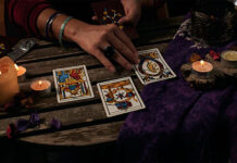 Percheziții la ghicitoare: Polițiștii din Ploiești cercetează înșelăciuni cu prejudiciu de 230.000 de lei