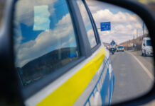 Patru răniţi după ce o mașină a lovit sensul giratoriu de la intersecţia A3 cu centura Ploieştiului