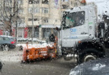 Firma care face deszăpezirea în Ploieşti, amendată după ce doar jumătate din utilaje au ieşit pe teren